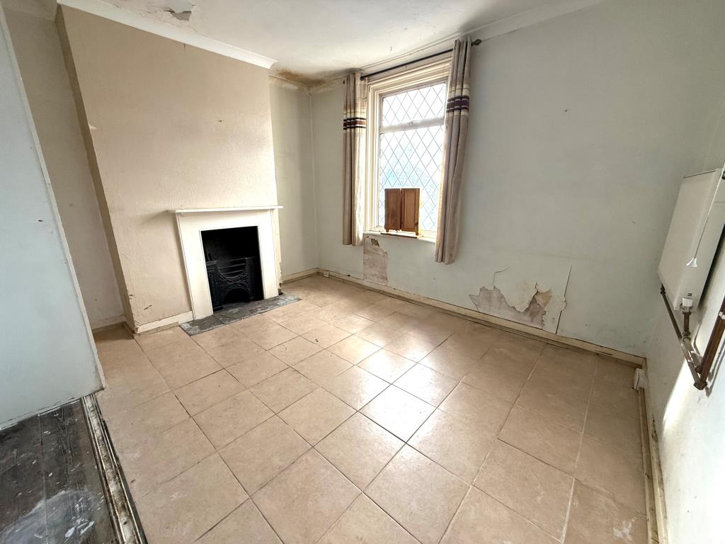 Lot: 137 - TWO-BEDROOM HOUSE FOR IMPROVEMENT - Bedroom one